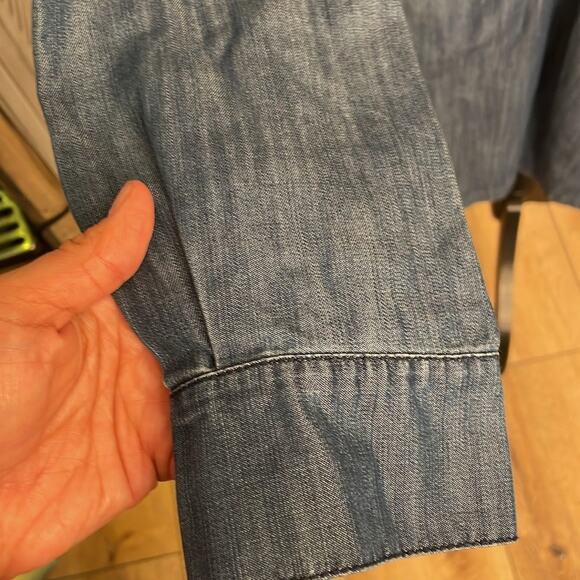 Boden Signature Denim Dress Casual Elegance with a Flattering Fit - Picture 4 of 10